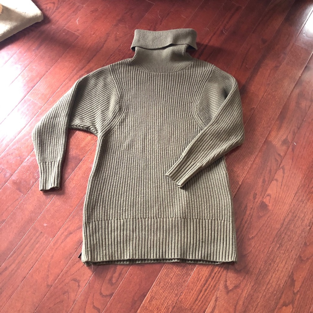 Banana Republic tunic length sweater